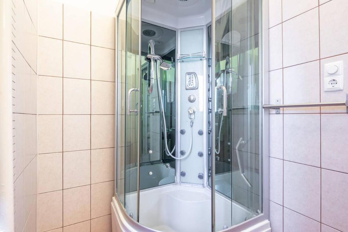 Vamhaz Boulevard Apartments Budapest Ngoại thất bức ảnh