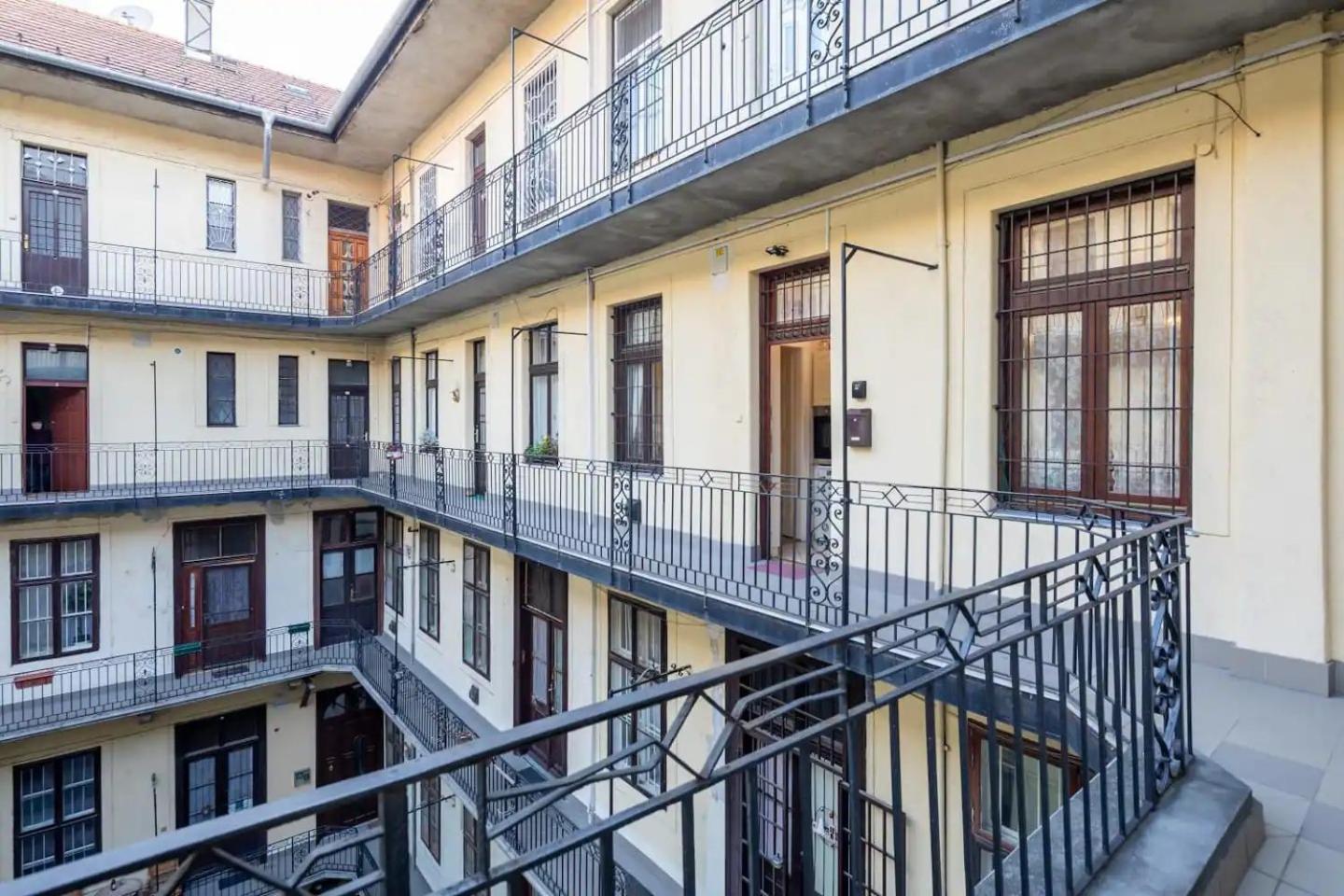Vamhaz Boulevard Apartments Budapest Ngoại thất bức ảnh